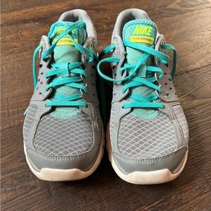 Nike flex sneakers size 10